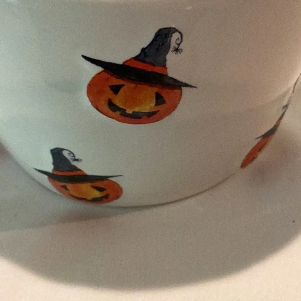 Rae Dunn Halloween Jack O’Lantern measuring cups.